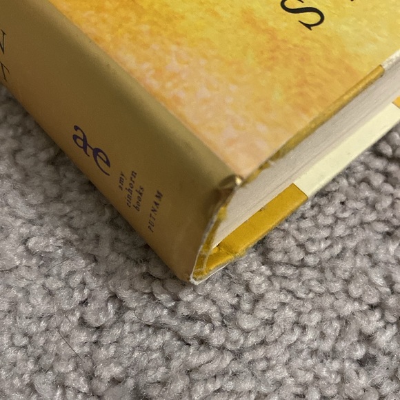 "The Help" by Kathryn Stockett Book - Picture 5 of 13